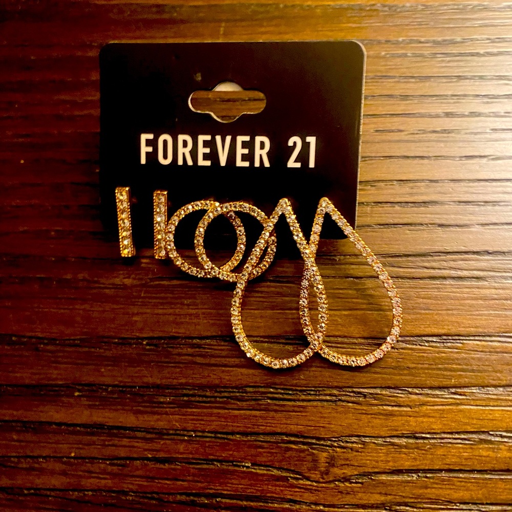 NEW Forever 21 earrings set